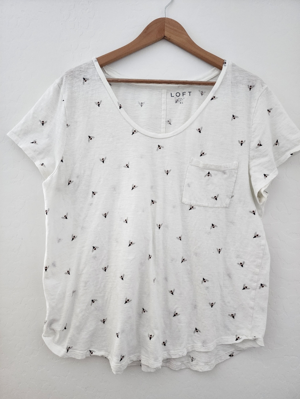 LOFT White Short Sleeve Pocket Tee with Tiny Black & Brown Bee Print, XL